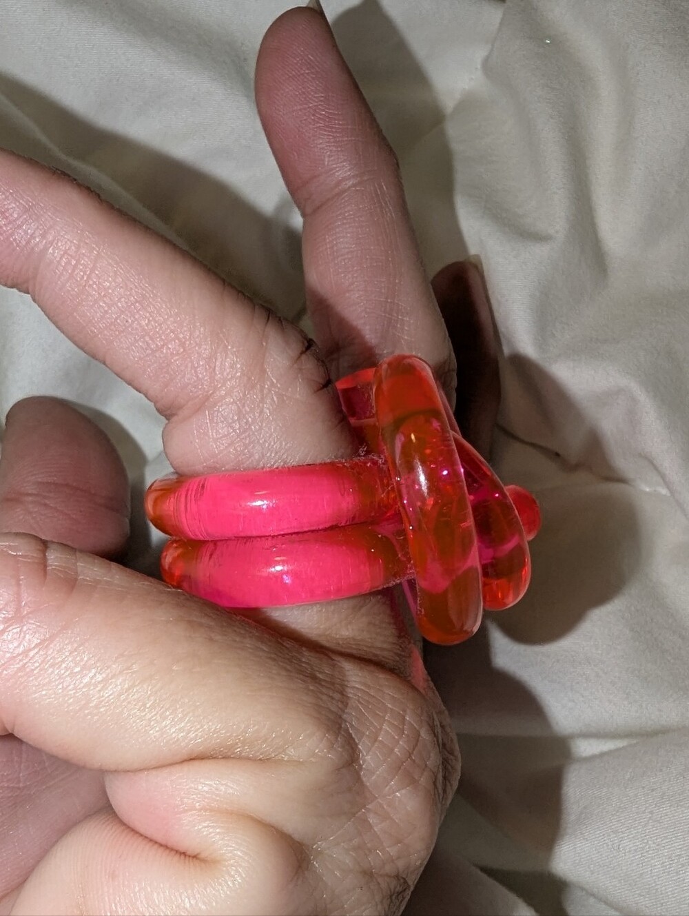 NEON PINK KNOT RING - Picture 8 of 9